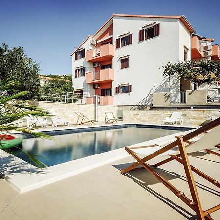 פרימוסטן Apartments Martina מראה חיצוני תמונה