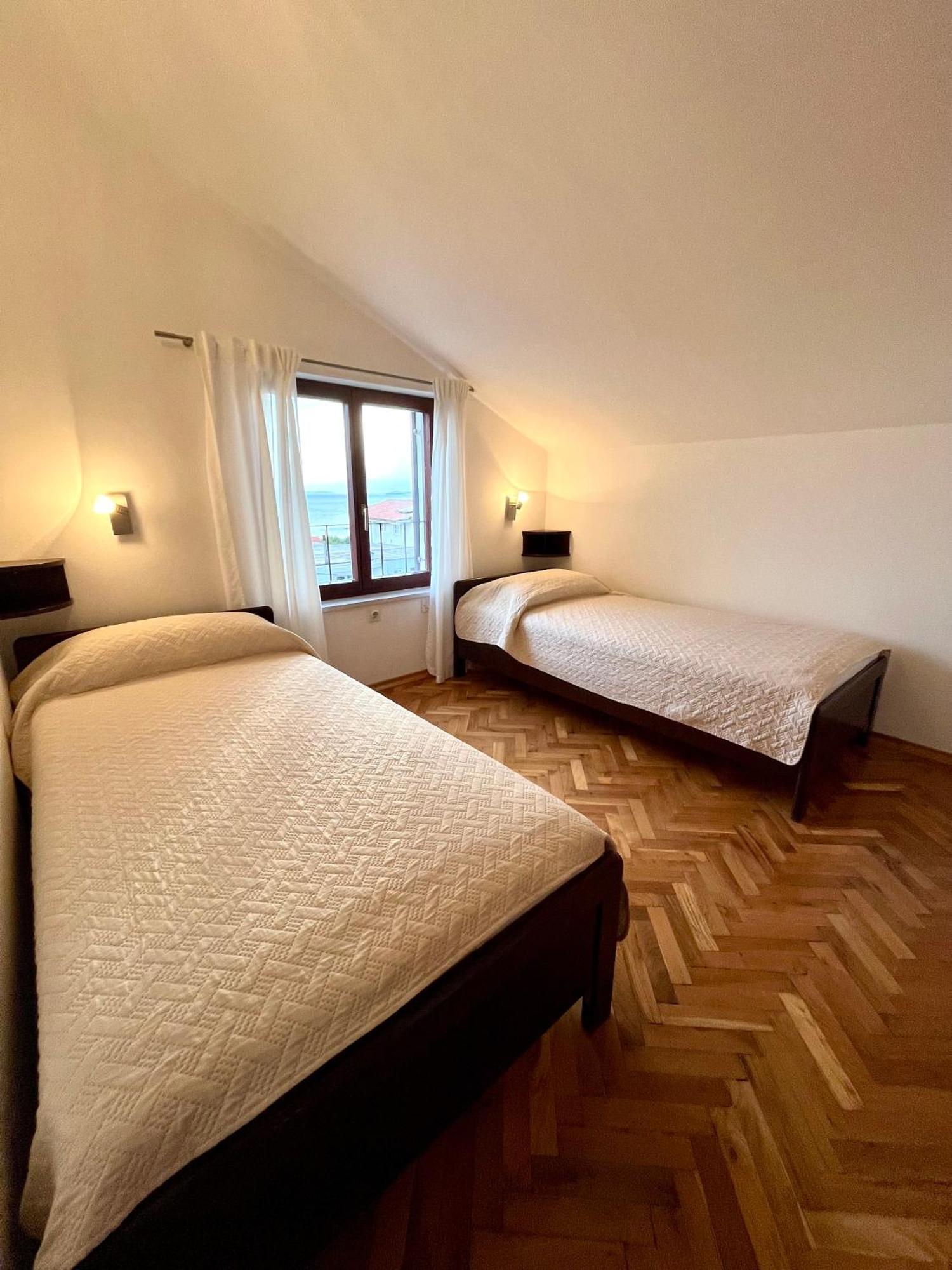 פרימוסטן Apartments Martina מראה חיצוני תמונה
