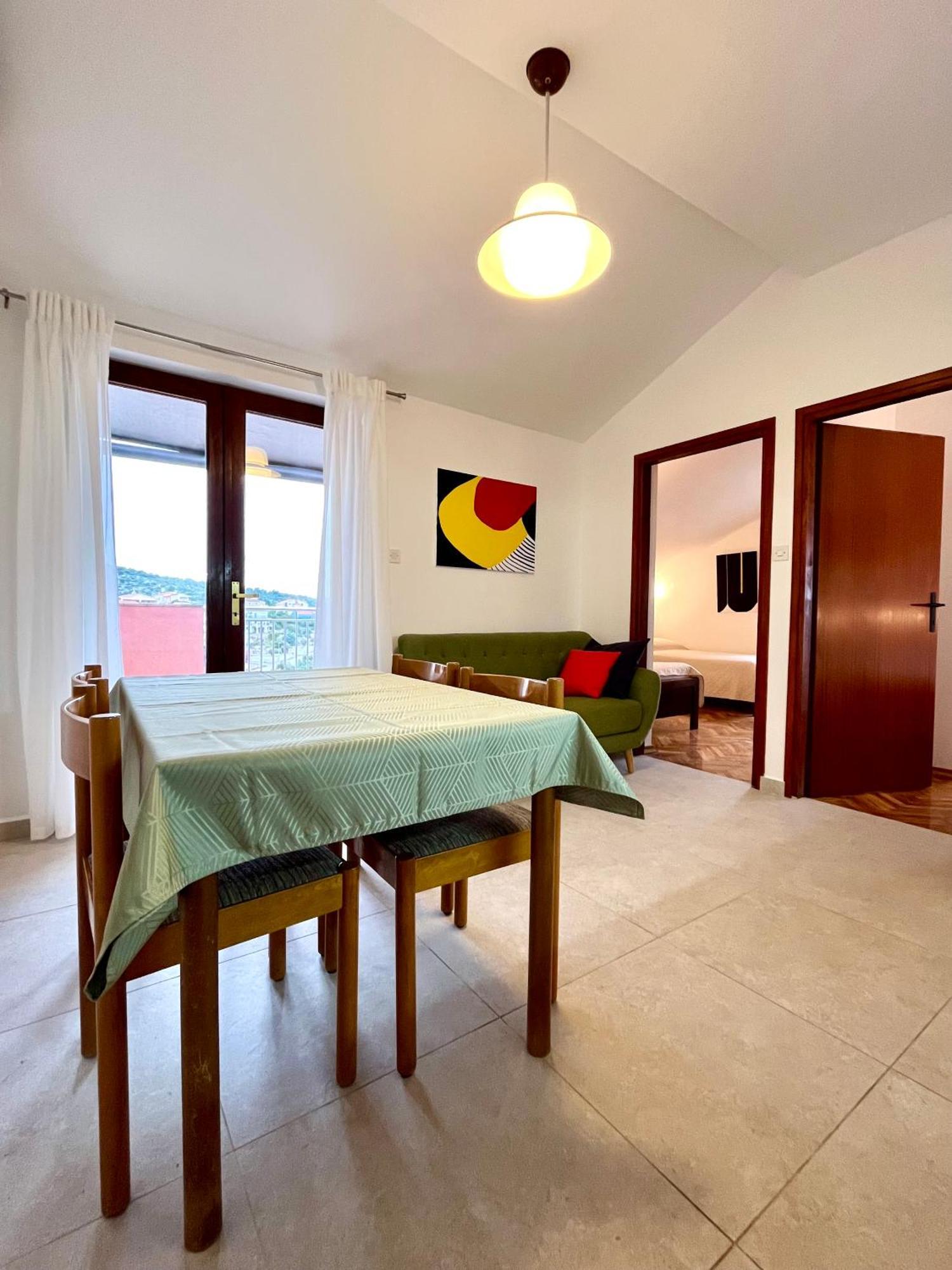 פרימוסטן Apartments Martina מראה חיצוני תמונה