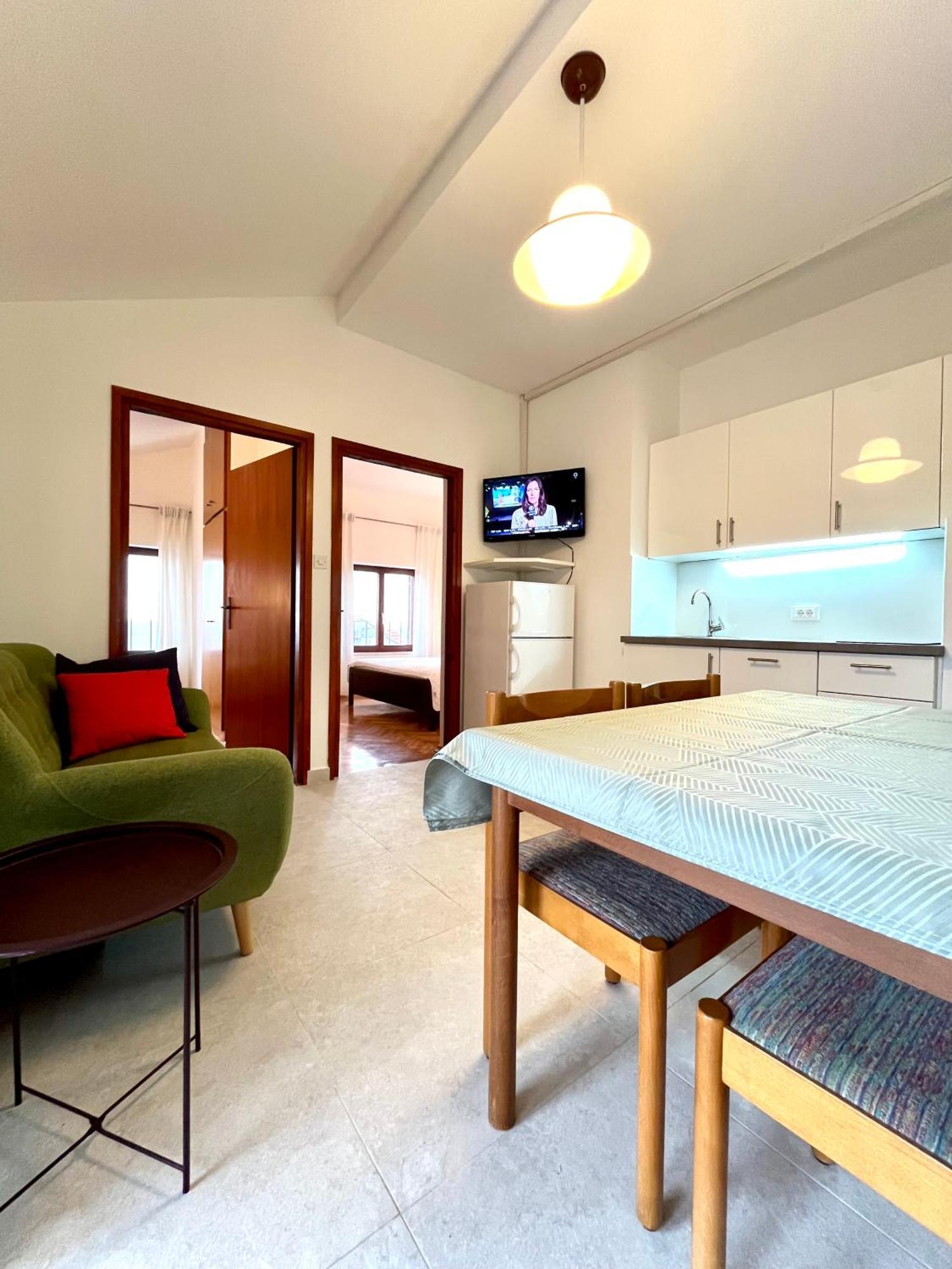פרימוסטן Apartments Martina מראה חיצוני תמונה