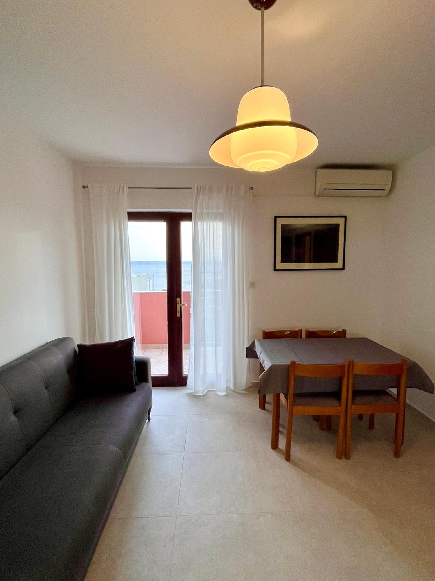 פרימוסטן Apartments Martina מראה חיצוני תמונה