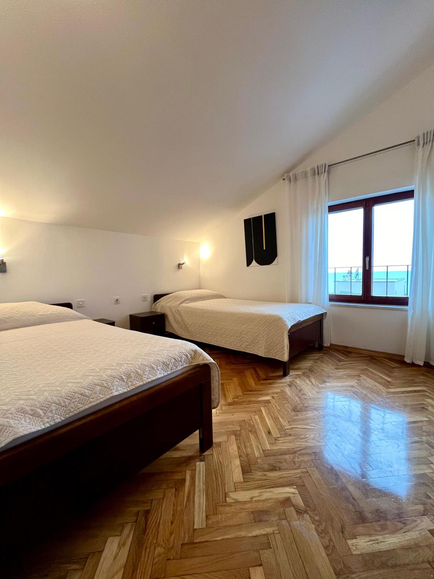 פרימוסטן Apartments Martina מראה חיצוני תמונה