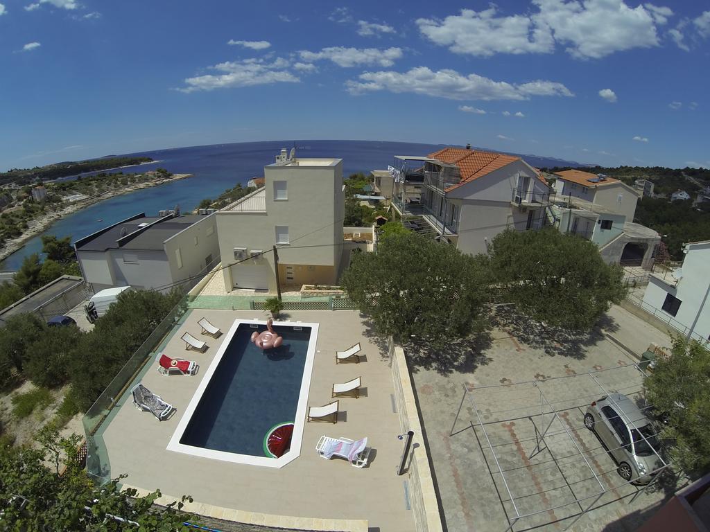 פרימוסטן Apartments Martina מראה חיצוני תמונה