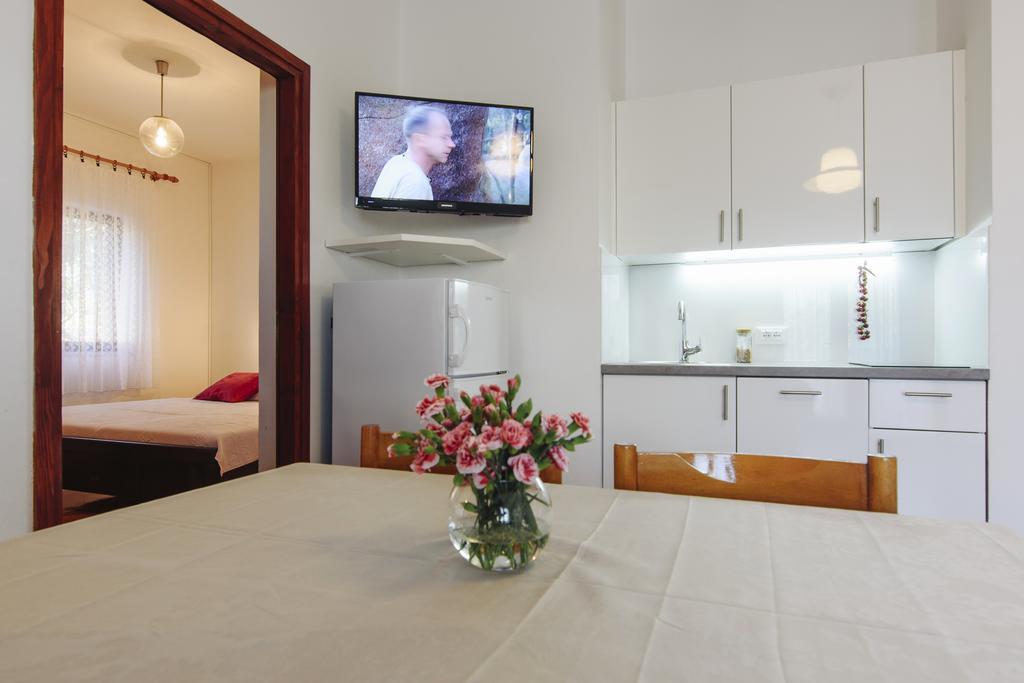 פרימוסטן Apartments Martina מראה חיצוני תמונה