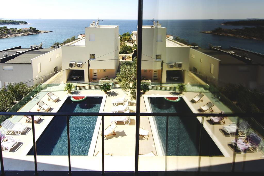 פרימוסטן Apartments Martina מראה חיצוני תמונה