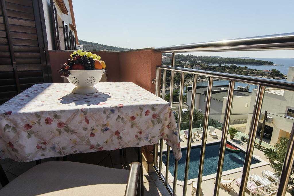 פרימוסטן Apartments Martina מראה חיצוני תמונה