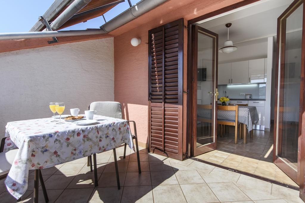 פרימוסטן Apartments Martina מראה חיצוני תמונה