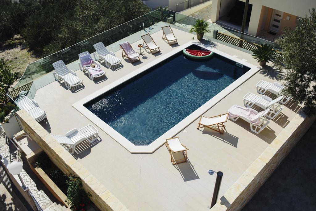 פרימוסטן Apartments Martina מראה חיצוני תמונה