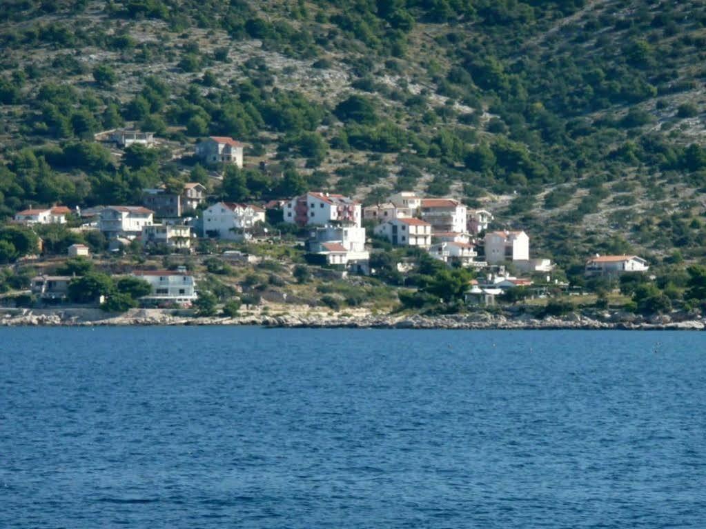 פרימוסטן Apartments Martina מראה חיצוני תמונה