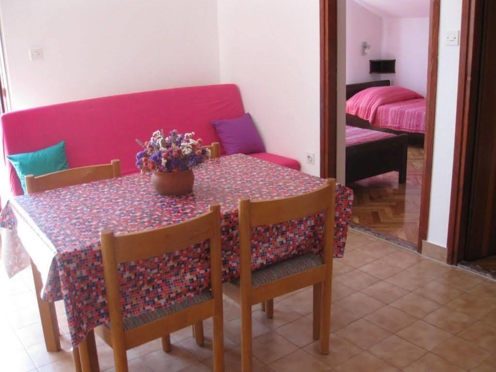 פרימוסטן Apartments Martina מראה חיצוני תמונה