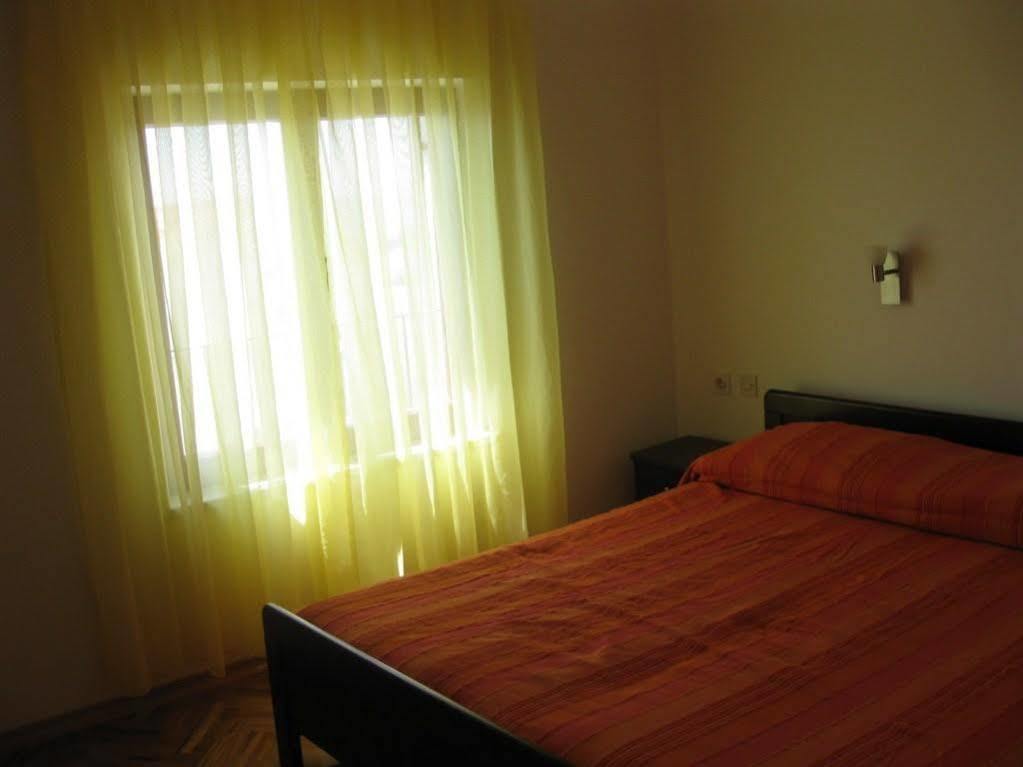 פרימוסטן Apartments Martina מראה חיצוני תמונה