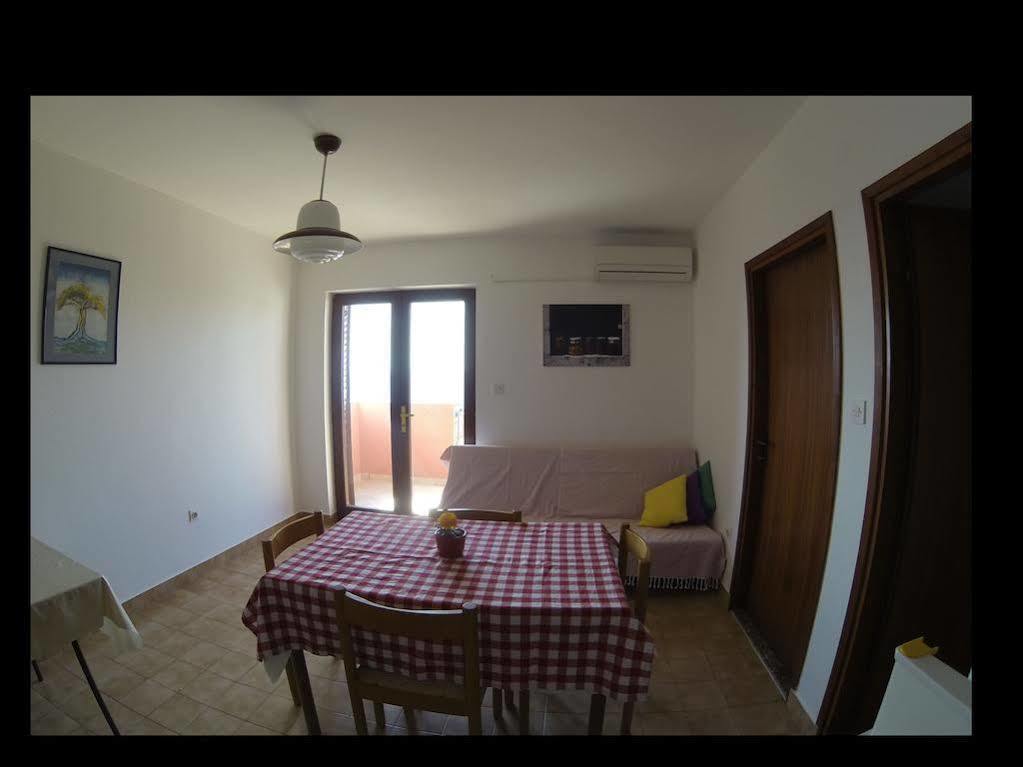 פרימוסטן Apartments Martina מראה חיצוני תמונה