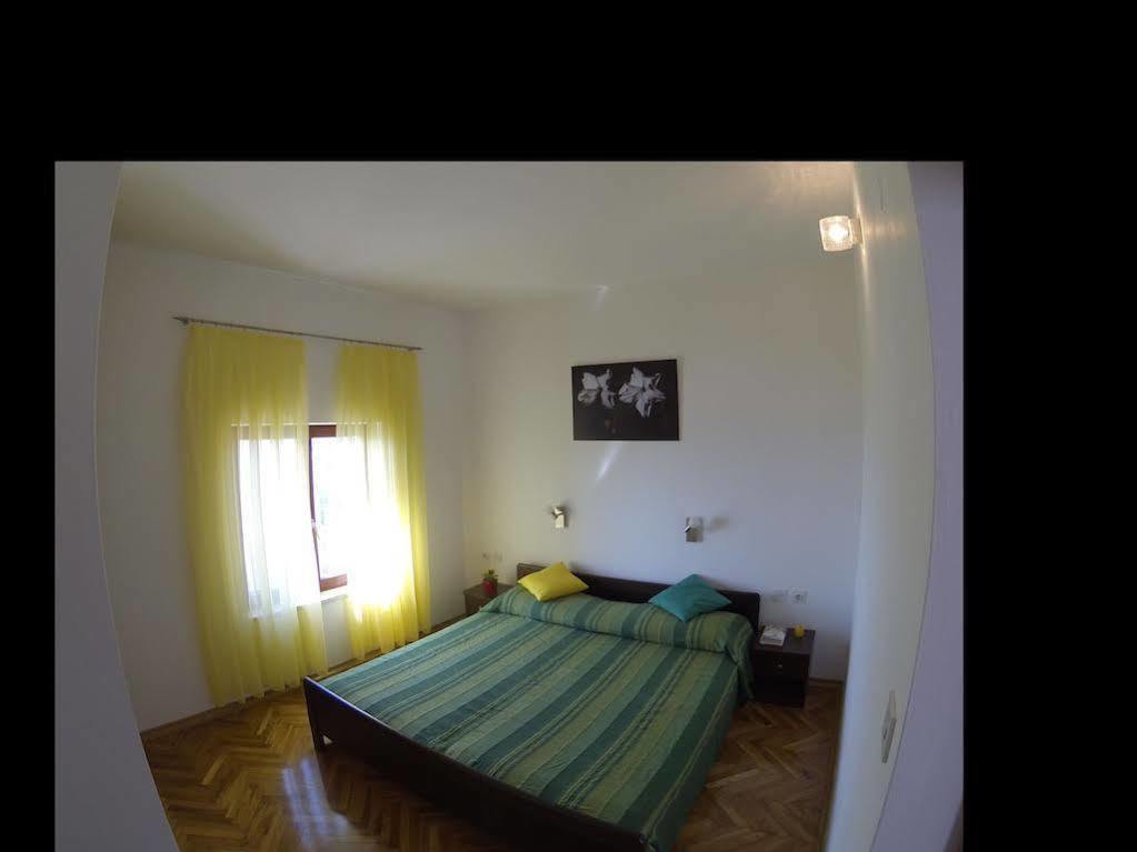 פרימוסטן Apartments Martina מראה חיצוני תמונה