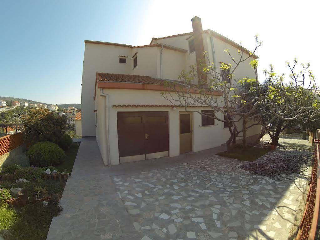 פרימוסטן Apartments Martina מראה חיצוני תמונה