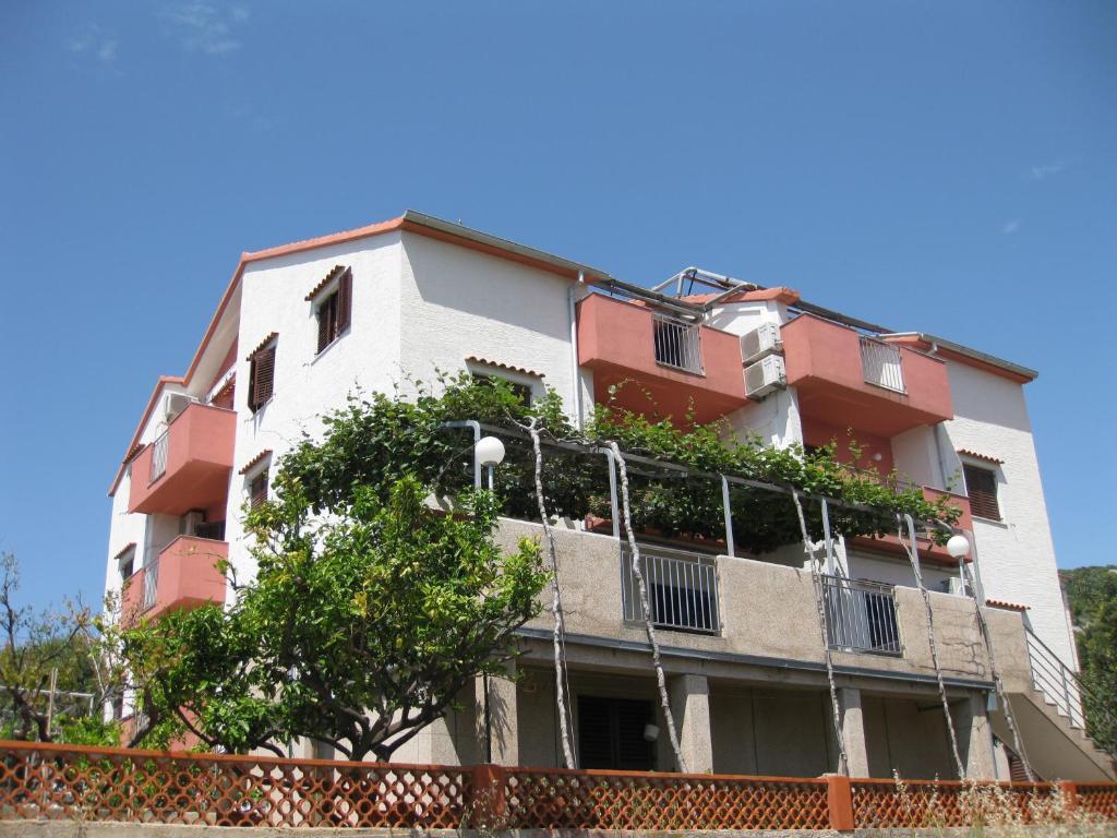 פרימוסטן Apartments Martina מראה חיצוני תמונה